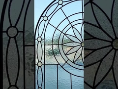 زجاج الكنيسة الدائري النافذة الزجاجية الملونة التقليدية