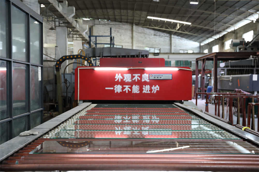 foshan nanhai ruixin glass co., ltd خط إنتاج المصنع